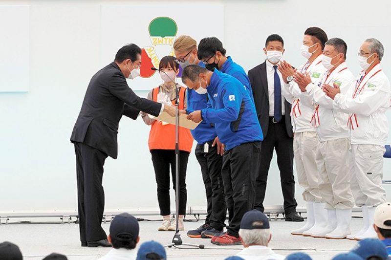 thủ tướng fumio kishida trao giải cho giống bò của tỉnh Kagoshima thủ tướng fumio kishida trao giải cho giống bò của tỉnh Kagoshima